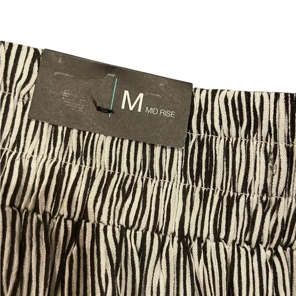 Maurices Striped Gaucho Pants NWT - Picture 3 of 4